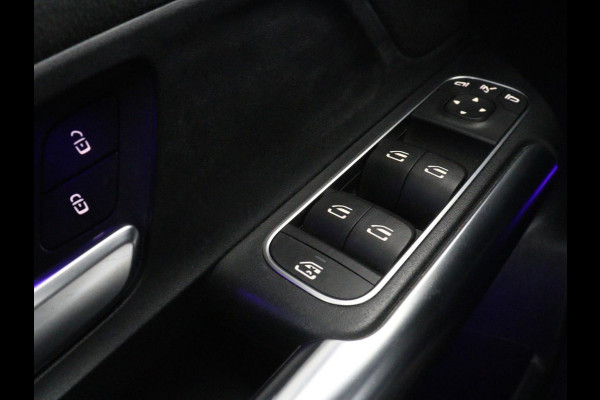 Mercedes-Benz GLA 200 AMG Line | Panoramadak | Trekhaak | Head up | Memory | Camera | Park assist | Sfeerverlichting | Full LED | Half Leder | Stoelverwarming | Cruise control | Carplay