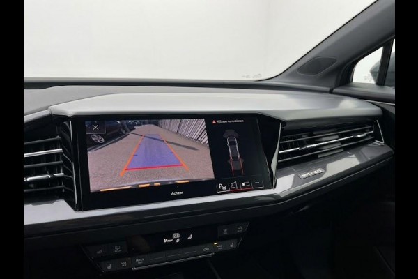 Audi Q4 Sportback e-tron 40 S edition 77 kWh 204pk | Lederen bekleding | 20 inch Lichtmetalen velgen | Parkeercamera | Matrix Led |