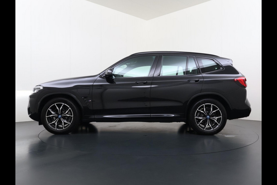 BMW X3 xDrive30e VAN: 40.900,- VOOR: 38.877,- UW WKVOORDEEL: 2.023,-PHEV | M-SPORT| DEALER ONDERHOUDEN| CAMERA| ELEKTRISCHE ACHTERKLEP| APPLE CARPLAY| RIJKLAARPRIJS