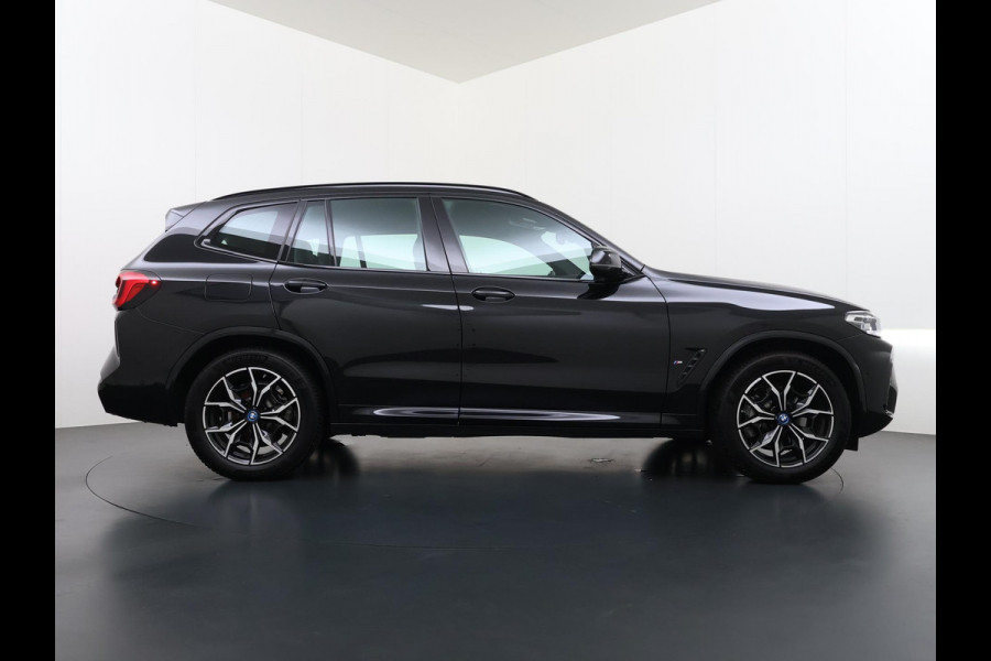 BMW X3 xDrive30e VAN: 40.900,- VOOR: 38.877,- UW WKVOORDEEL: 2.023,-PHEV | M-SPORT| DEALER ONDERHOUDEN| CAMERA| ELEKTRISCHE ACHTERKLEP| APPLE CARPLAY| RIJKLAARPRIJS