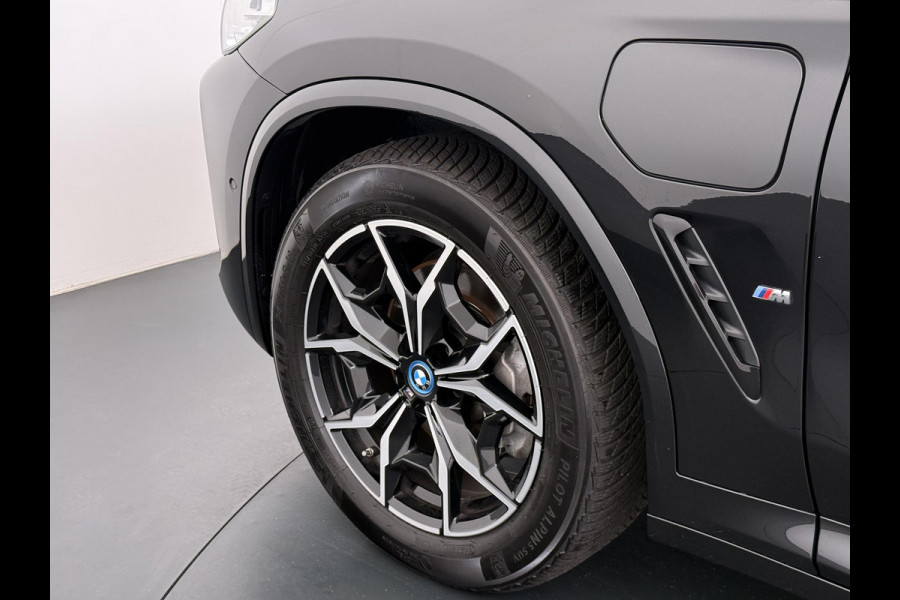 BMW X3 xDrive30e VAN: 40.900,- VOOR: 38.877,- UW WKVOORDEEL: 2.023,-PHEV | M-SPORT| DEALER ONDERHOUDEN| CAMERA| ELEKTRISCHE ACHTERKLEP| APPLE CARPLAY| RIJKLAARPRIJS