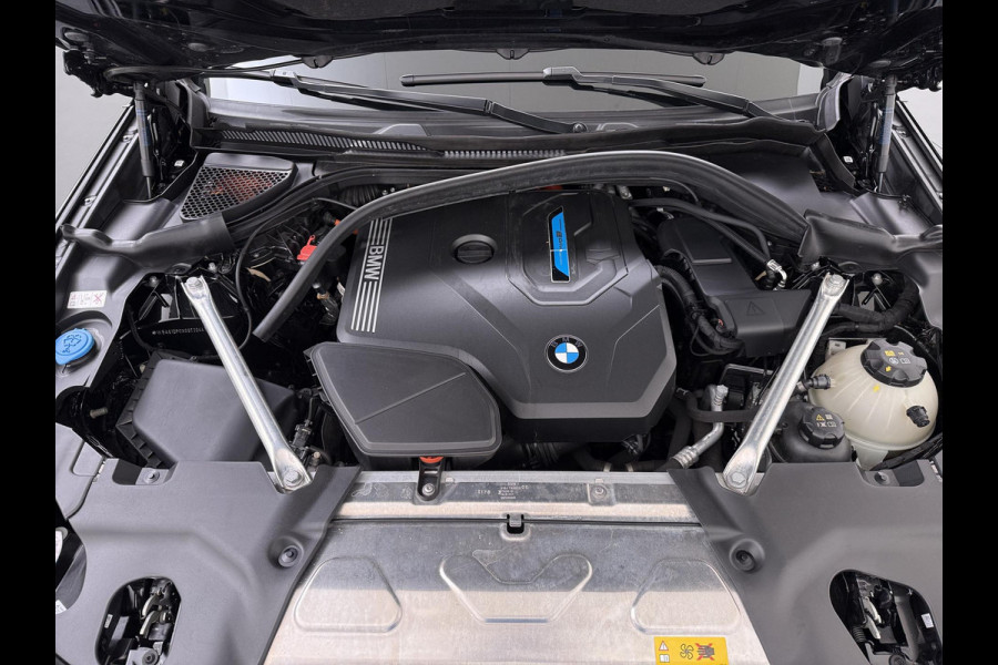 BMW X3 xDrive30e VAN: 40.900,- VOOR: 38.877,- UW WKVOORDEEL: 2.023,-PHEV | M-SPORT| DEALER ONDERHOUDEN| CAMERA| ELEKTRISCHE ACHTERKLEP| APPLE CARPLAY| RIJKLAARPRIJS