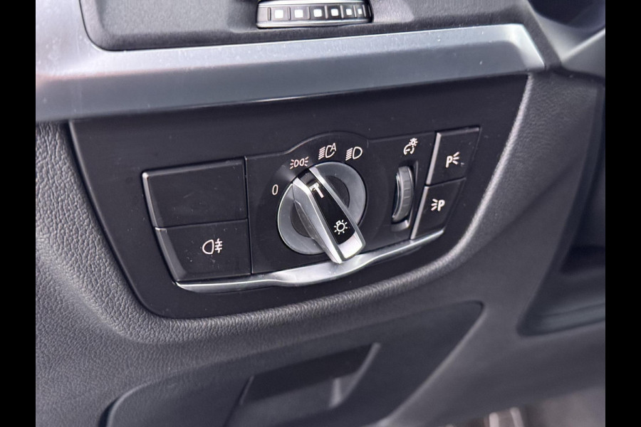 BMW X3 xDrive30e VAN: 40.900,- VOOR: 38.877,- UW WKVOORDEEL: 2.023,-PHEV | M-SPORT| DEALER ONDERHOUDEN| CAMERA| ELEKTRISCHE ACHTERKLEP| APPLE CARPLAY| RIJKLAARPRIJS