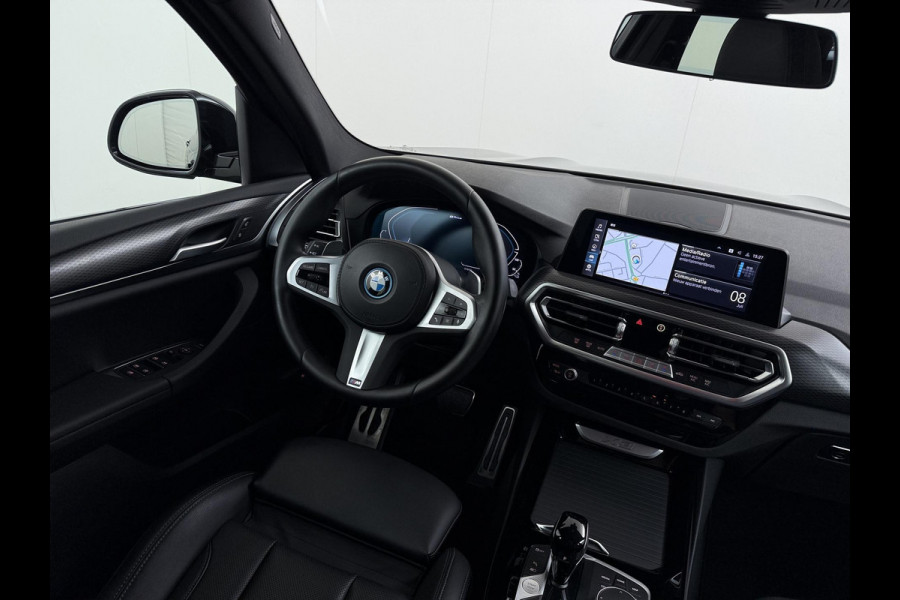 BMW X3 xDrive30e VAN: 40.900,- VOOR: 38.877,- UW WKVOORDEEL: 2.023,-PHEV | M-SPORT| DEALER ONDERHOUDEN| CAMERA| ELEKTRISCHE ACHTERKLEP| APPLE CARPLAY| RIJKLAARPRIJS
