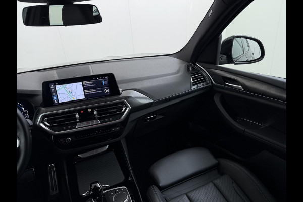 BMW X3 xDrive30e VAN: 40.900,- VOOR: 38.877,- UW WKVOORDEEL: 2.023,-PHEV | M-SPORT| DEALER ONDERHOUDEN| CAMERA| ELEKTRISCHE ACHTERKLEP| APPLE CARPLAY| RIJKLAARPRIJS