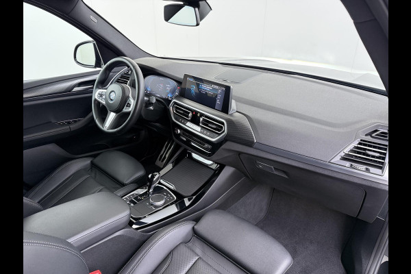BMW X3 xDrive30e VAN: 40.900,- VOOR: 38.877,- UW WKVOORDEEL: 2.023,-PHEV | M-SPORT| DEALER ONDERHOUDEN| CAMERA| ELEKTRISCHE ACHTERKLEP| APPLE CARPLAY| RIJKLAARPRIJS