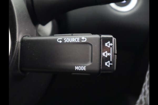 Renault Captur 1.6 E-Tech Full Hybrid 145 Techno | Navigatie | 1e eigenaar | Dodehoek Detectie | Camera | Parkeersensoren |