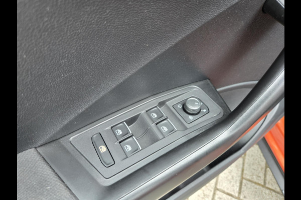 Volkswagen T-Roc 1.5 TSI Style Business | Automaat| Trekhaak| Keyless entry| Full LED|