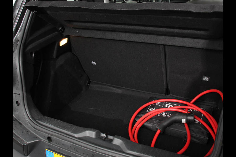 Citroën ë-C3 Max Automaat 113pk 44 kWh Climate Control Led Navigatie Apple Carplay/Android Auto Lichtmetalen Velgen Cruise Control Parkeer sensoren Camera Lichtmetalen Velgen