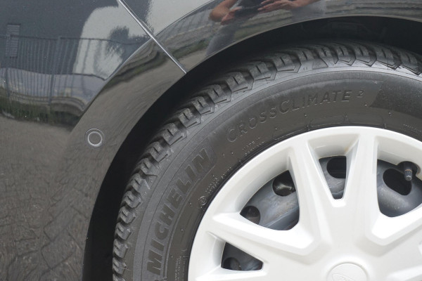 Ford Fiesta 1.0 EcoB.95PK Connected/Parkeersensor voor+achter/ All-Season banden.