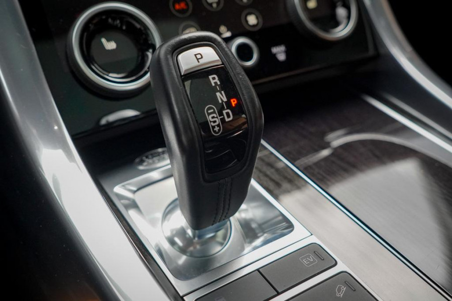Land Rover Range Rover Sport 2.0 P400e HSE Dynamic / SVO British Racing Green / Pano / Drive Pro / Trekhaak / Incl BTW