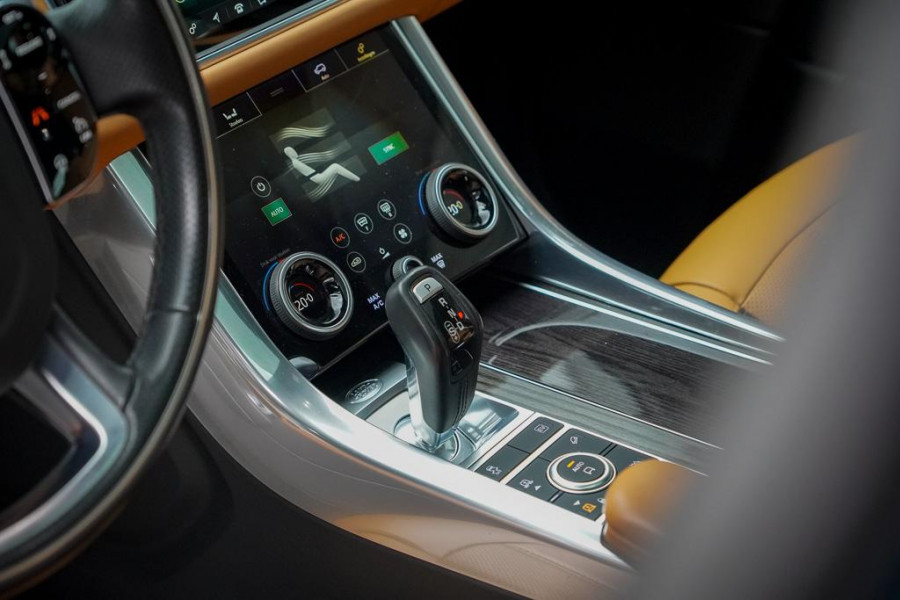 Land Rover Range Rover Sport 2.0 P400e HSE Dynamic / SVO British Racing Green / Pano / Drive Pro / Trekhaak / Incl BTW