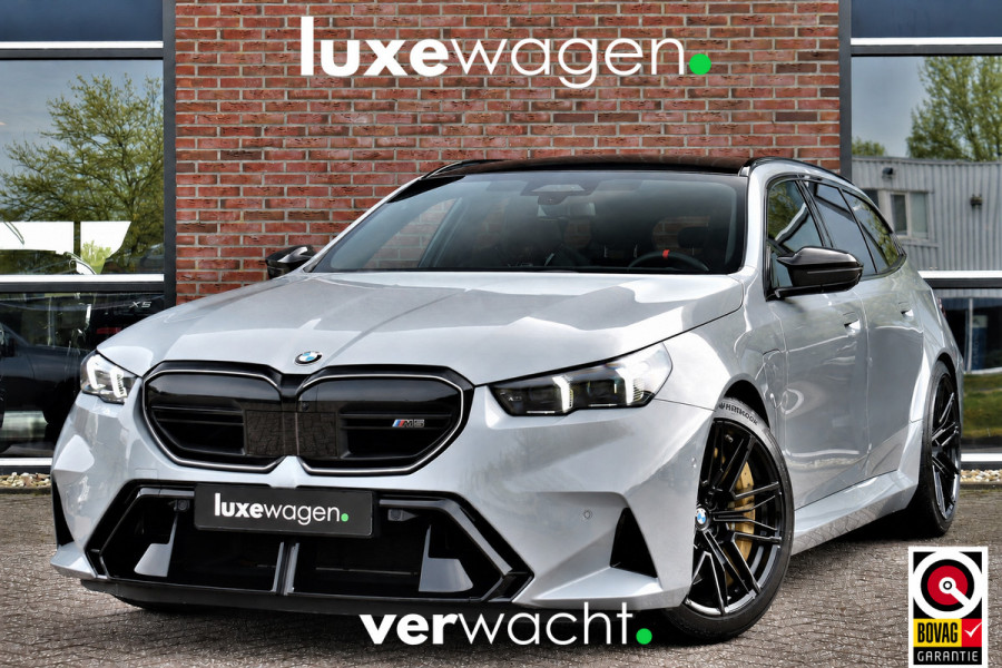 BMW M5 Touring | Kreidegrau Ind. | Ultimate Pack | Keramisch | Pano | Trekh | B&W | DA+