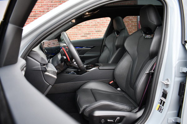 BMW M5 Touring | Kreidegrau Ind. | Ultimate Pack | Keramisch | Pano | Trekh | B&W | DA+
