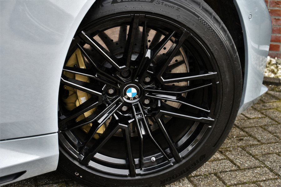 BMW M5 Touring | Kreidegrau Ind. | Ultimate Pack | Keramisch | Pano | Trekh | B&W | DA+