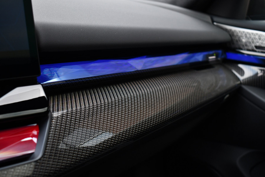BMW M5 Touring | Kreidegrau Ind. | Ultimate Pack | Keramisch | Pano | Trekh | B&W | DA+