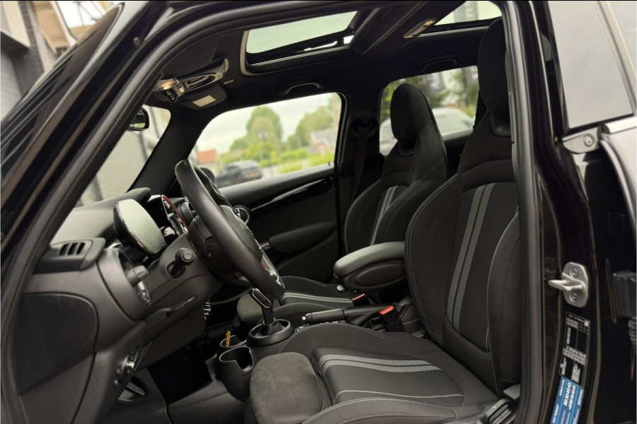 MINI 5-deurs 1.5 Cooper Dalston JCW pakket | Panodak | Kuipstoelen | Sfeerverlichting | Stoelverwarming