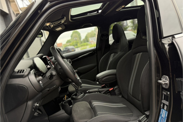 MINI 5-deurs 1.5 Cooper Dalston JCW pakket | Panodak | Kuipstoelen | Sfeerverlichting | Stoelverwarming