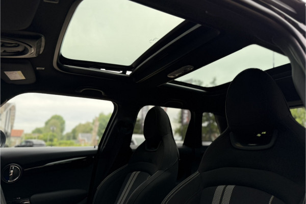 MINI 5-deurs 1.5 Cooper Dalston JCW pakket | Panodak | Kuipstoelen | Sfeerverlichting | Stoelverwarming