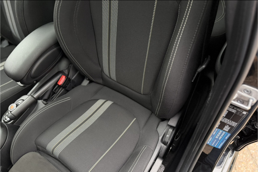 MINI 5-deurs 1.5 Cooper Dalston JCW pakket | Panodak | Kuipstoelen | Sfeerverlichting | Stoelverwarming