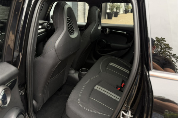MINI 5-deurs 1.5 Cooper Dalston JCW pakket | Panodak | Kuipstoelen | Sfeerverlichting | Stoelverwarming