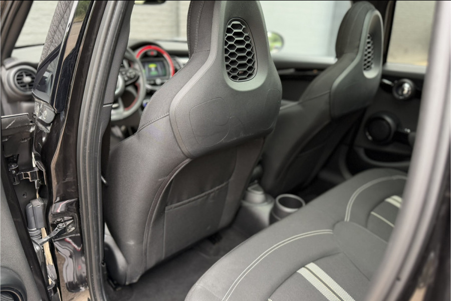 MINI 5-deurs 1.5 Cooper Dalston JCW pakket | Panodak | Kuipstoelen | Sfeerverlichting | Stoelverwarming