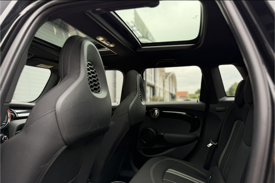 MINI 5-deurs 1.5 Cooper Dalston JCW pakket | Panodak | Kuipstoelen | Sfeerverlichting | Stoelverwarming
