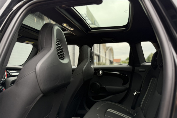 MINI 5-deurs 1.5 Cooper Dalston JCW pakket | Panodak | Kuipstoelen | Sfeerverlichting | Stoelverwarming