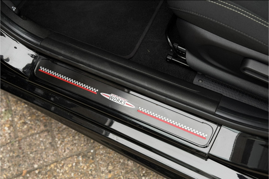 MINI 5-deurs 1.5 Cooper Dalston JCW pakket | Panodak | Kuipstoelen | Sfeerverlichting | Stoelverwarming