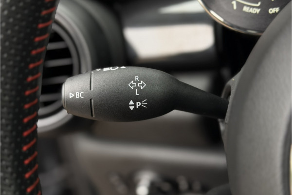 MINI 5-deurs 1.5 Cooper Dalston JCW pakket | Panodak | Kuipstoelen | Sfeerverlichting | Stoelverwarming