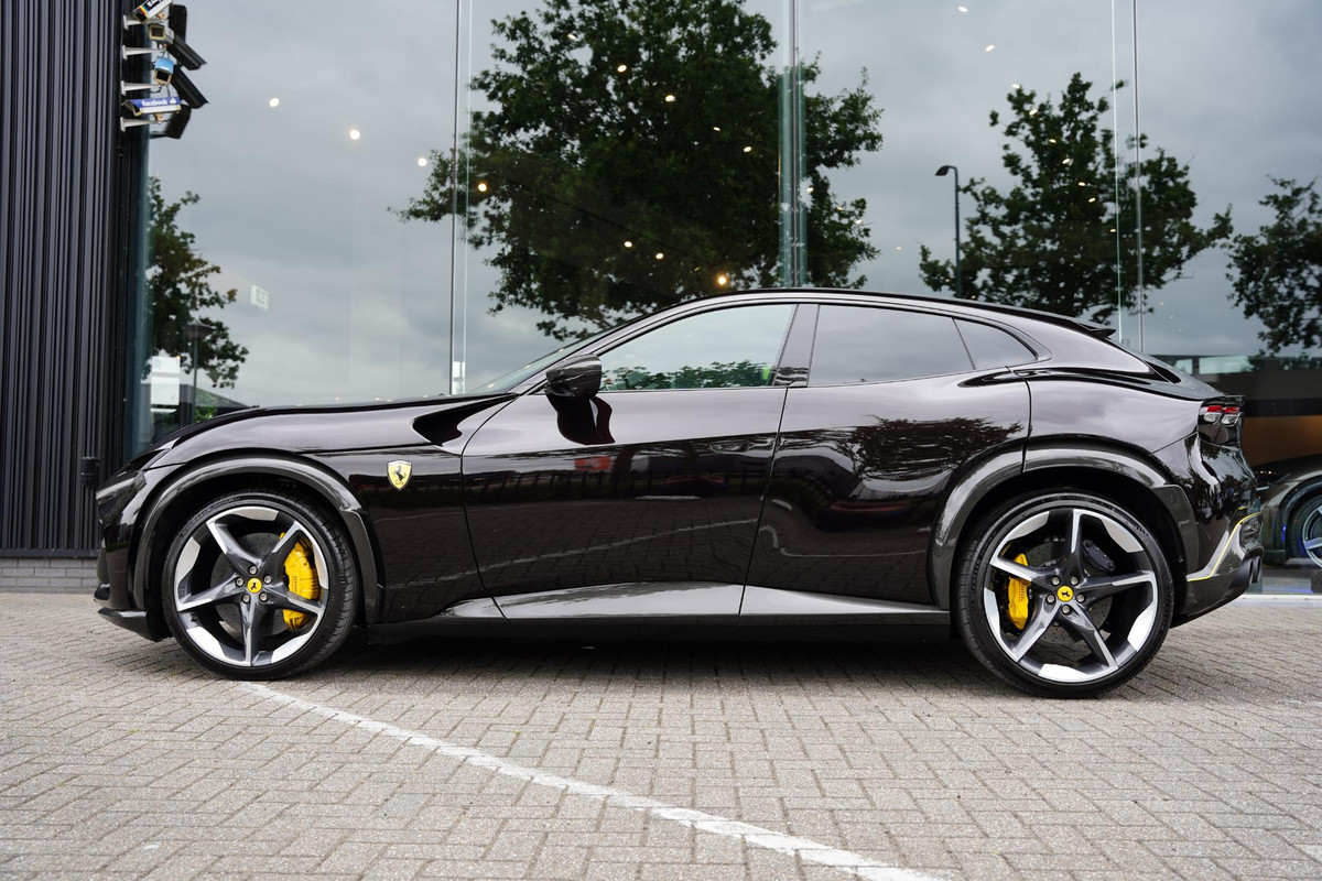 Ferrari Purosangue 6.5 V12 / Full Carbon Pack / Lifting / Panoramadak
