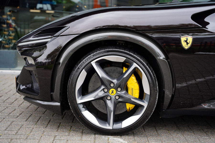 Ferrari Purosangue 6.5 V12 / Full Carbon Pack / Lifting / Panoramadak