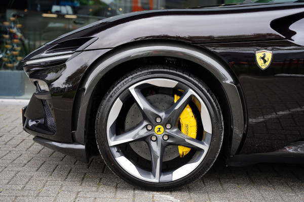 Ferrari Purosangue 6.5 V12 / Full Carbon Pack / Lifting / Panoramadak