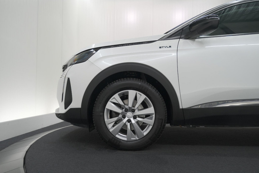 Peugeot 3008 PureTech 130 EAT8 Style | Camera | Parkeersensoren | Navigatie | Apple Carplay