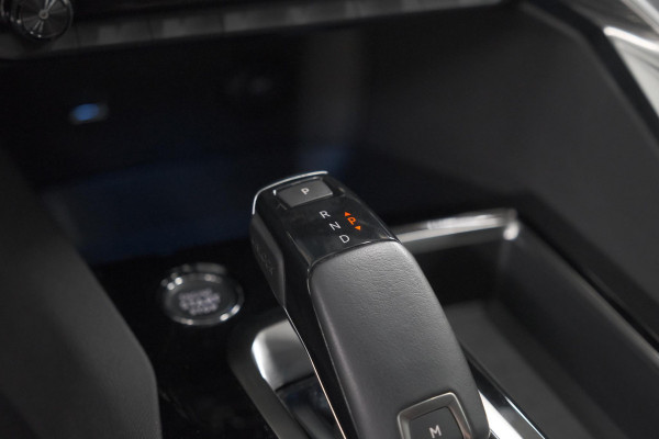 Peugeot 3008 PureTech 130 EAT8 Style | Camera | Parkeersensoren | Navigatie | Apple Carplay