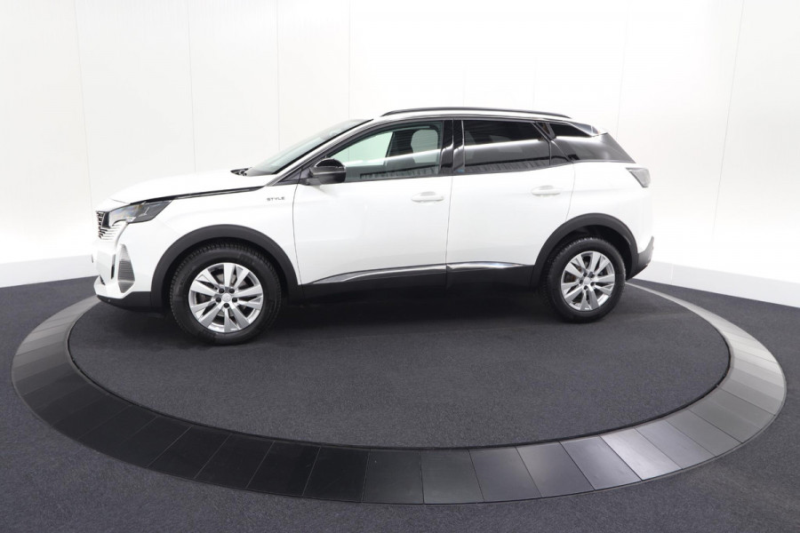 Peugeot 3008 PureTech 130 EAT8 Style | Camera | Parkeersensoren | Navigatie | Apple Carplay