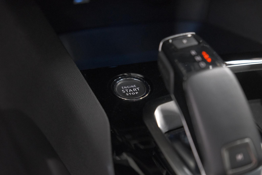 Peugeot 3008 PureTech 130 EAT8 Style | Camera | Parkeersensoren | Navigatie | Apple Carplay