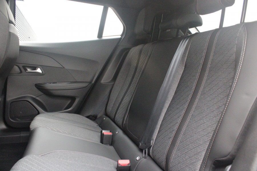 Peugeot 2008 1.2 100PK ALLURE | ACHTERUITRIJ CAMERA | NAVIGATIE | DRAADLOZE APPLE CARPLAY/ANDROID AUTO | PARKEERSENSOREN VOOR + ACHTER | CRUISE CONTROL | DAB+ RADIO | CLIMATE CONTROL | 17" LICHTMETALEN VELGEN | UNIEKE KM STAND! |