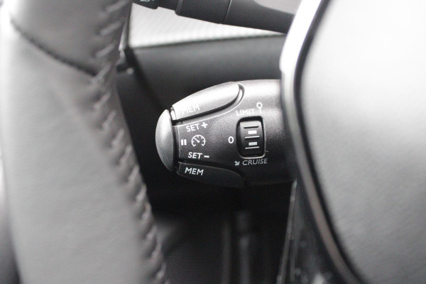 Peugeot 2008 1.2 100PK ALLURE | ACHTERUITRIJ CAMERA | NAVIGATIE | DRAADLOZE APPLE CARPLAY/ANDROID AUTO | PARKEERSENSOREN VOOR + ACHTER | CRUISE CONTROL | DAB+ RADIO | CLIMATE CONTROL | 17" LICHTMETALEN VELGEN | UNIEKE KM STAND! |
