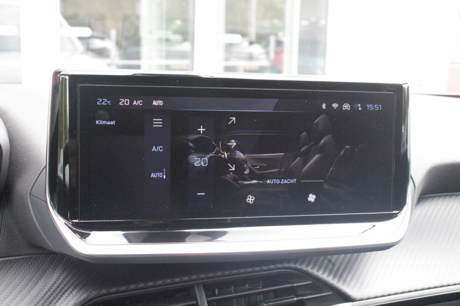 Peugeot 2008 1.2 100PK ALLURE | ACHTERUITRIJ CAMERA | NAVIGATIE | DRAADLOZE APPLE CARPLAY/ANDROID AUTO | PARKEERSENSOREN VOOR + ACHTER | CRUISE CONTROL | DAB+ RADIO | CLIMATE CONTROL | 17" LICHTMETALEN VELGEN | UNIEKE KM STAND! |