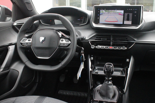 Peugeot 2008 1.2 100PK ALLURE | ACHTERUITRIJ CAMERA | NAVIGATIE | DRAADLOZE APPLE CARPLAY/ANDROID AUTO | PARKEERSENSOREN VOOR + ACHTER | CRUISE CONTROL | DAB+ RADIO | CLIMATE CONTROL | 17" LICHTMETALEN VELGEN | UNIEKE KM STAND! |