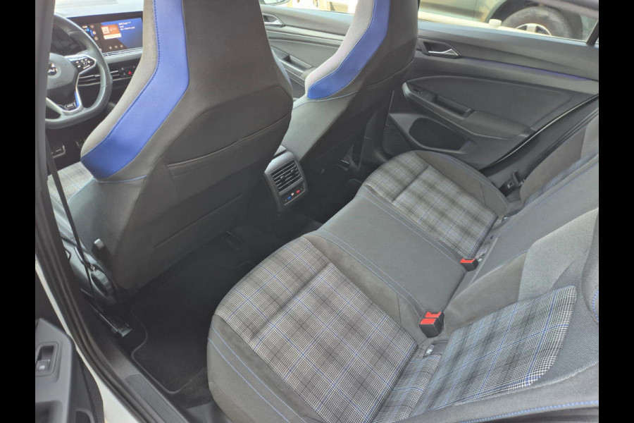 Volkswagen Golf 1.4 eHybrid GTE Pano! Hud! IQ! Standkachel! StoelW! StuurW! Camera!