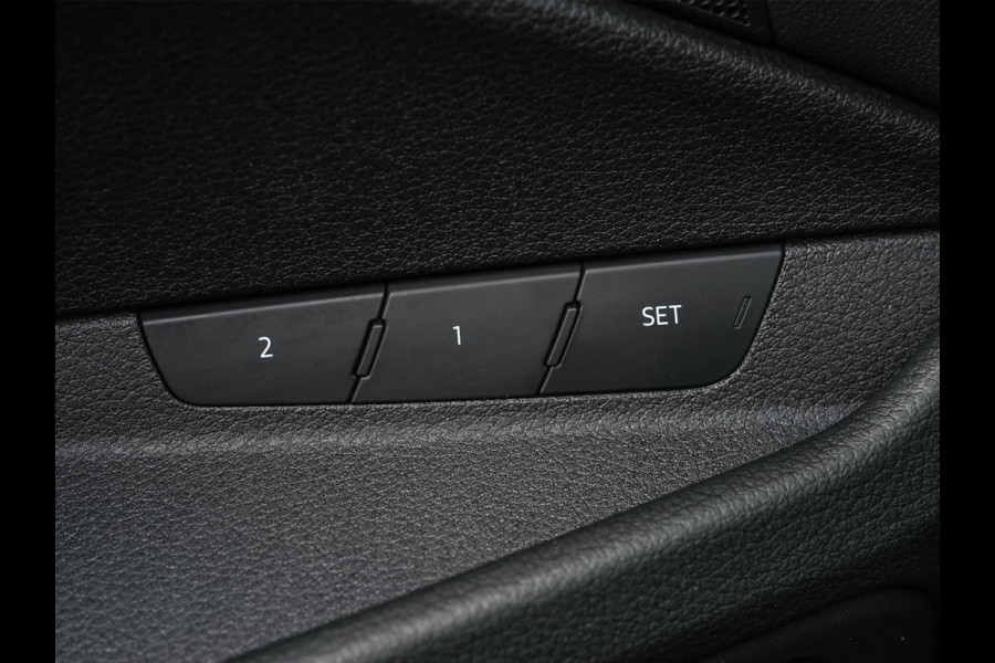 Audi e-tron e-tron 50 quattro Launch edition plus 71 kWh | Panoramadak | Luchtvering | Adaptive Cruise | Memory Seats | Stoelverwarming | PDC V+A |