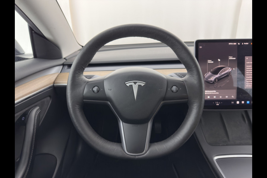 Tesla Model 3 Standard RWD Plus 60 kWh [3-Fase-11kW] (INCL-BTW) Aut. *PANO | AUTOPILOT | LEATHER | KEYLESS | FULL-LED | MEMORY-PACK | TOPVIEW | DAB | CARPLAY | DIGI-COCKPIT | LANE-ASSIST | HEATED- COMFORTSEATS | 19"ALU*