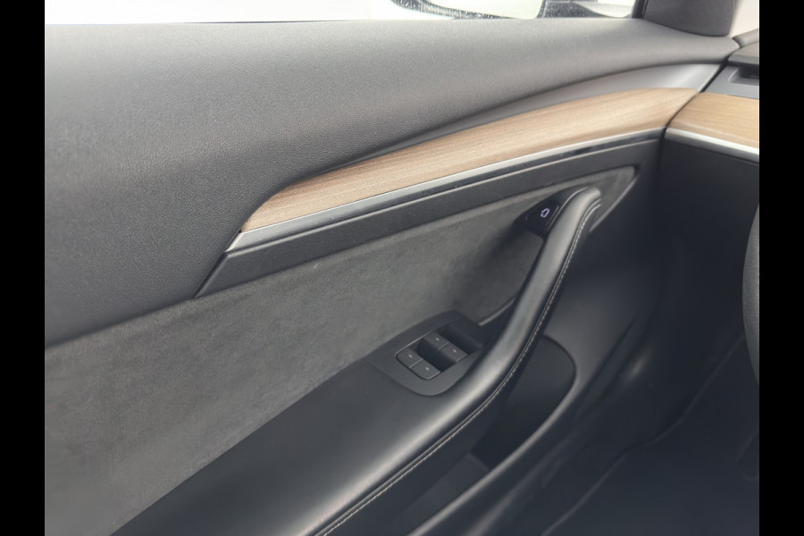 Tesla Model 3 Standard RWD Plus 60 kWh [3-Fase-11kW] (INCL-BTW) Aut. *PANO | AUTOPILOT | LEATHER | KEYLESS | FULL-LED | MEMORY-PACK | TOPVIEW | DAB | CARPLAY | DIGI-COCKPIT | LANE-ASSIST | HEATED- COMFORTSEATS | 19"ALU*
