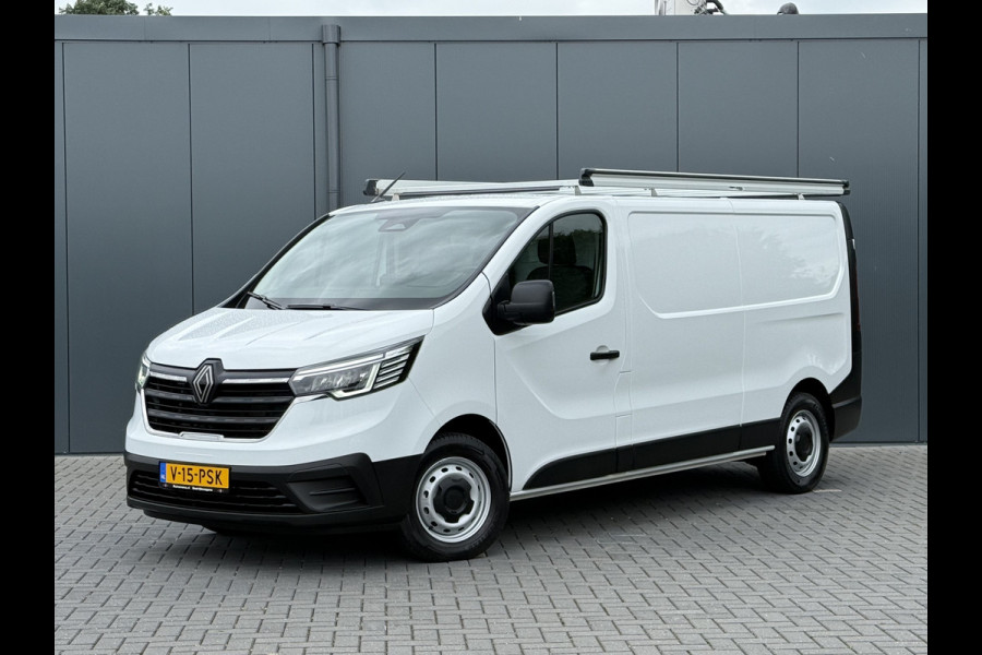 Renault Trafic 2.0 dCi 150 PK AUTOMAAT / L2H1 / 27.349 KM!! / TREKHAAK / IMPERIAAL / 3-ZITS / CAMERA / LED