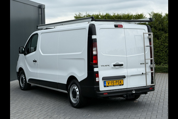 Renault Trafic 2.0 dCi 150 PK AUTOMAAT / L2H1 / 27.349 KM!! / TREKHAAK / IMPERIAAL / 3-ZITS / CAMERA / LED