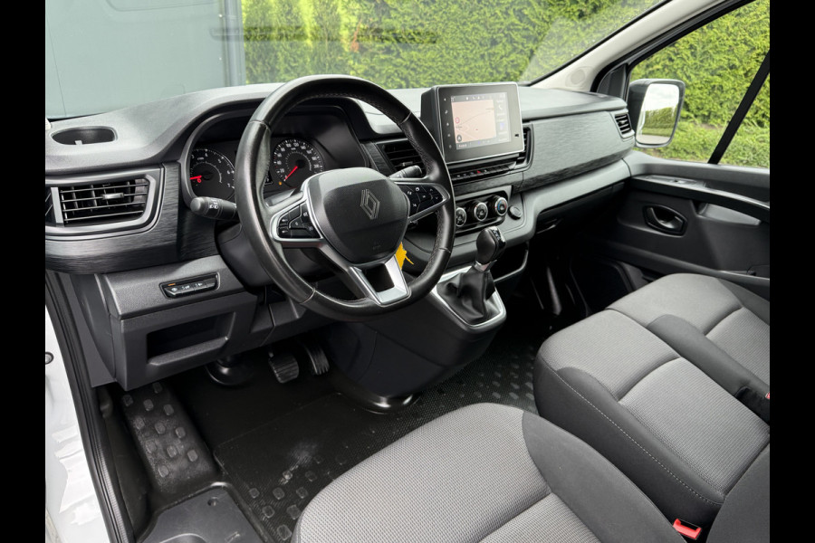 Renault Trafic 2.0 dCi 150 PK AUTOMAAT / L2H1 / 27.349 KM!! / TREKHAAK / IMPERIAAL / 3-ZITS / CAMERA / LED