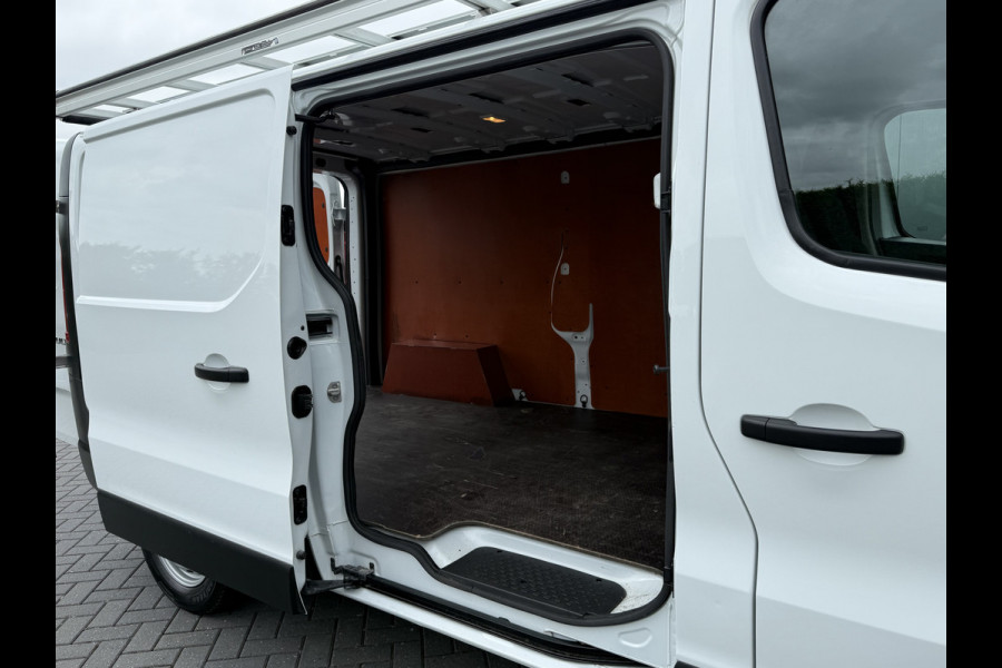 Renault Trafic 2.0 dCi 150 PK AUTOMAAT / L2H1 / 27.349 KM!! / TREKHAAK / IMPERIAAL / 3-ZITS / CAMERA / LED