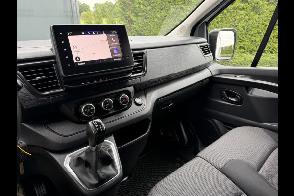 Renault Trafic 2.0 dCi 150 PK AUTOMAAT / L2H1 / 27.349 KM!! / TREKHAAK / IMPERIAAL / 3-ZITS / CAMERA / LED